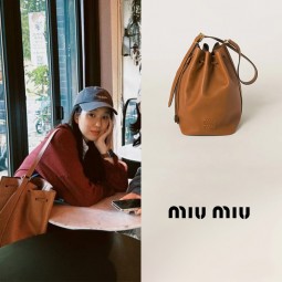 MIUMIU 미우미우 가죽 버킷 백 정려원